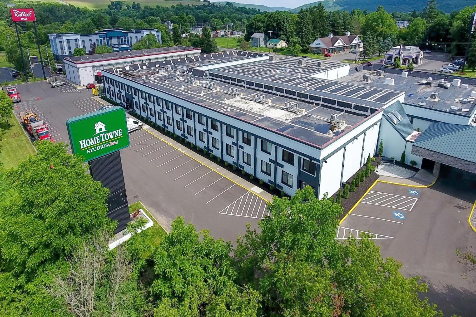 Hometowne Studios By Red Roof & Conference Center Cortland Exterior photo