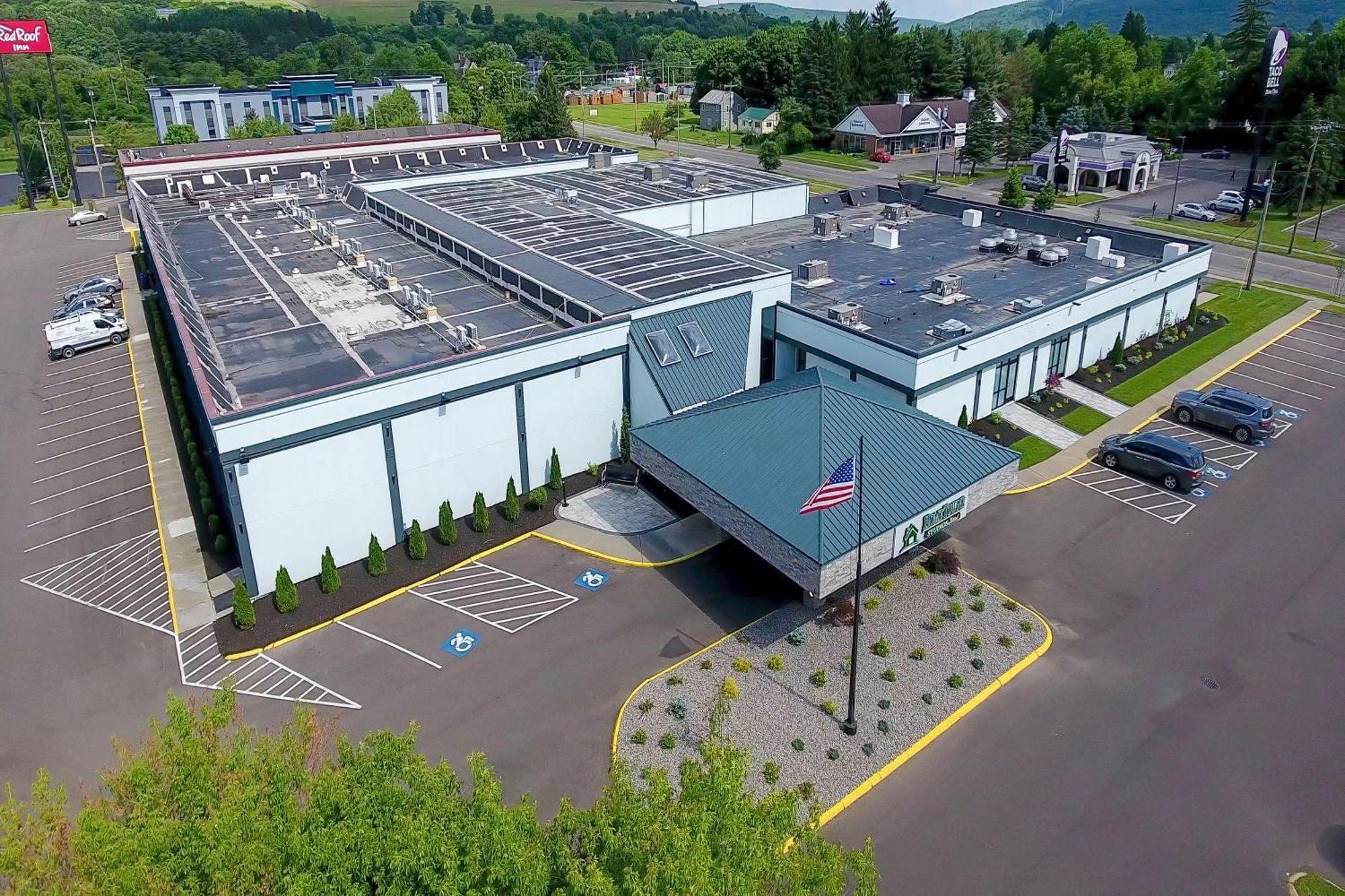 Hometowne Studios By Red Roof & Conference Center Cortland Exterior photo